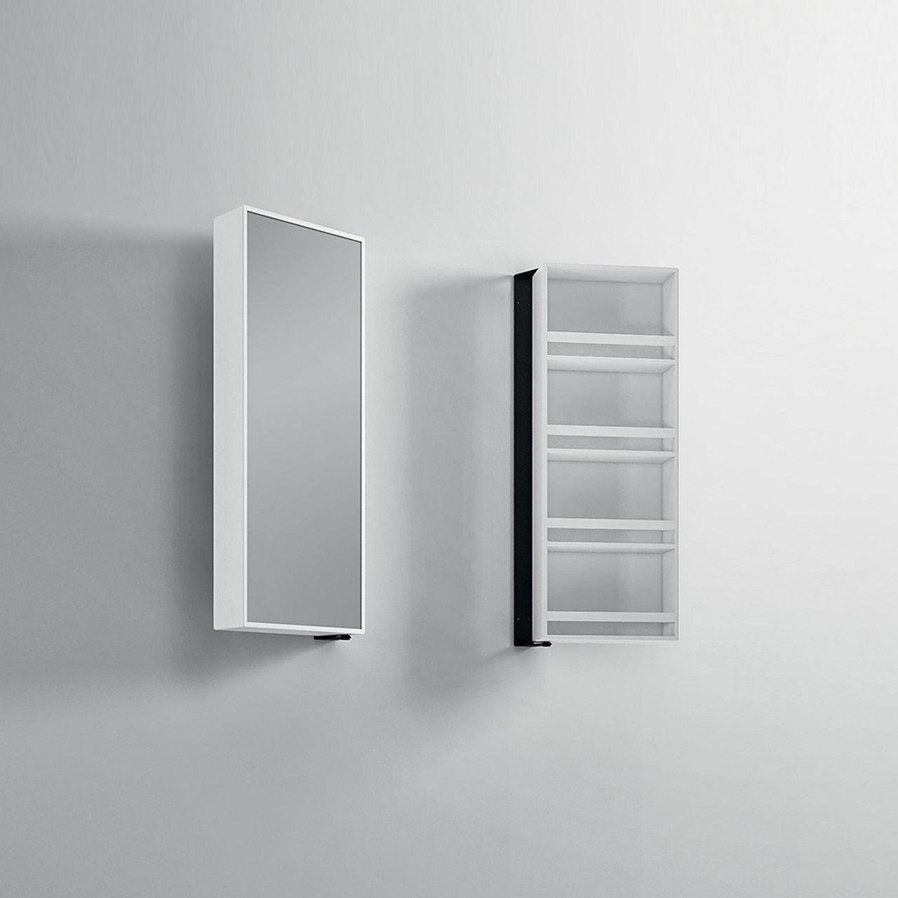 Schwenkbarer Spiegel aus Corian