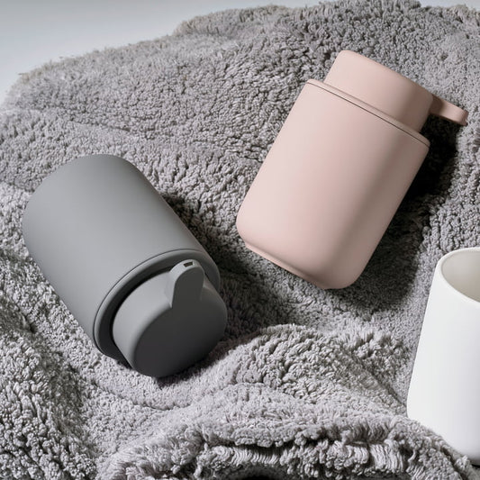 Zone Denmark Ume Zahnputzbecher und Seifenspender Nude